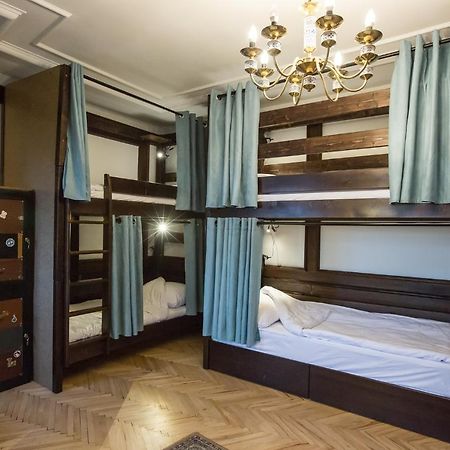Zeitlos Boutique Hostel Bratislava Bagian luar foto