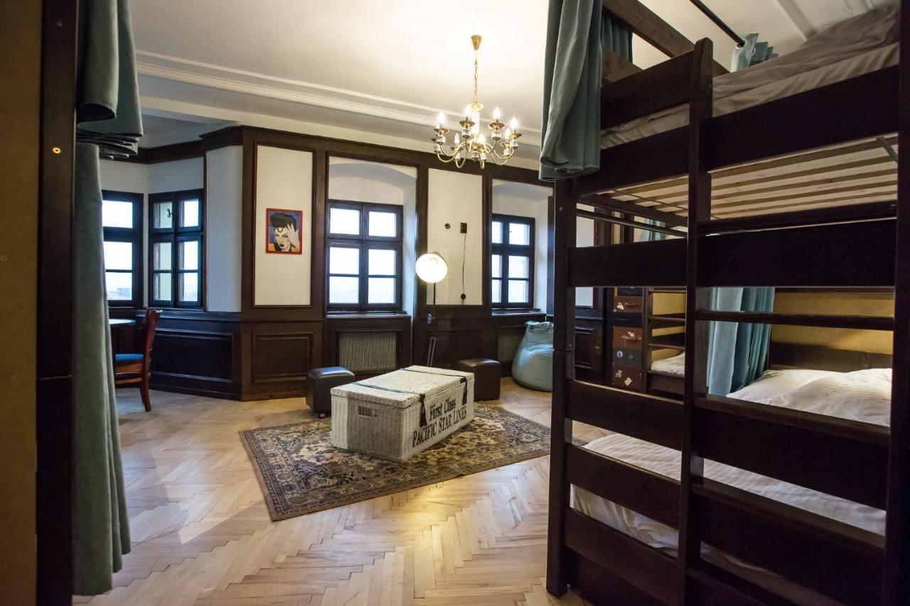 Zeitlos Boutique Hostel Bratislava Bagian luar foto