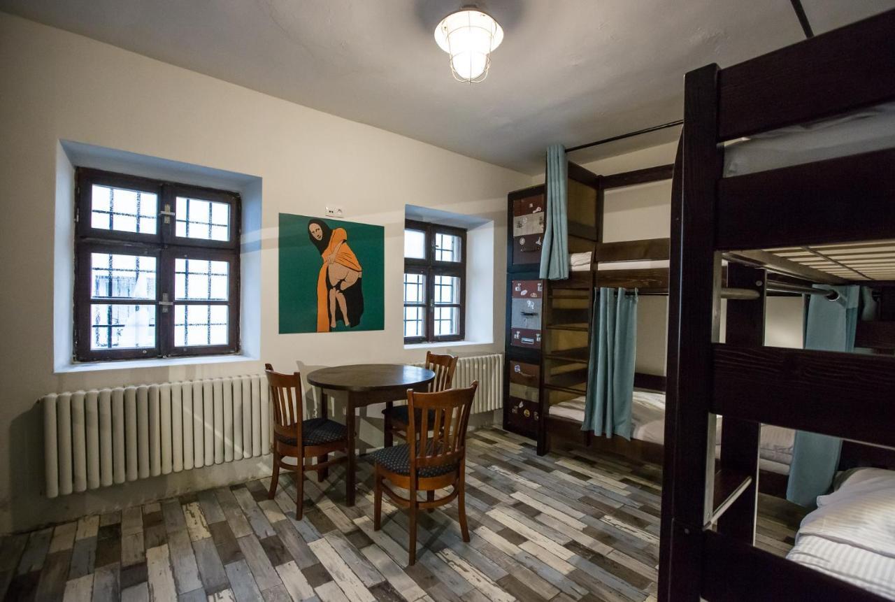 Zeitlos Boutique Hostel Bratislava Bagian luar foto
