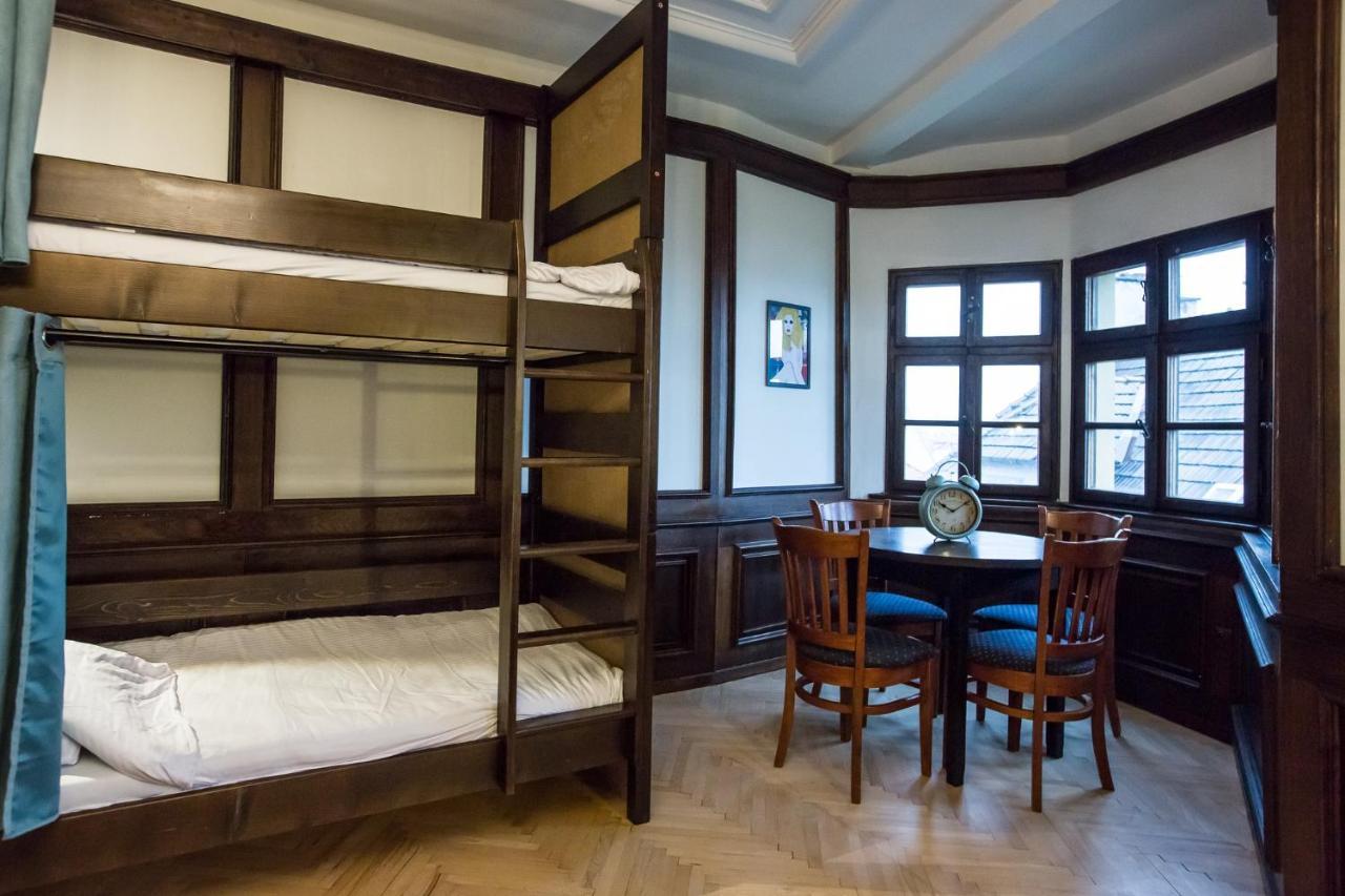 Zeitlos Boutique Hostel Bratislava Bagian luar foto