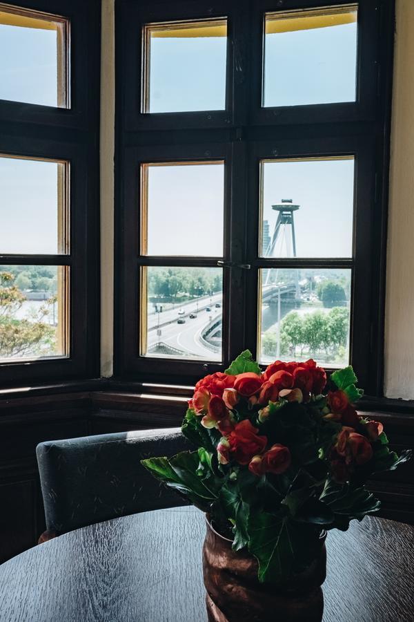 Zeitlos Boutique Hostel Bratislava Bagian luar foto
