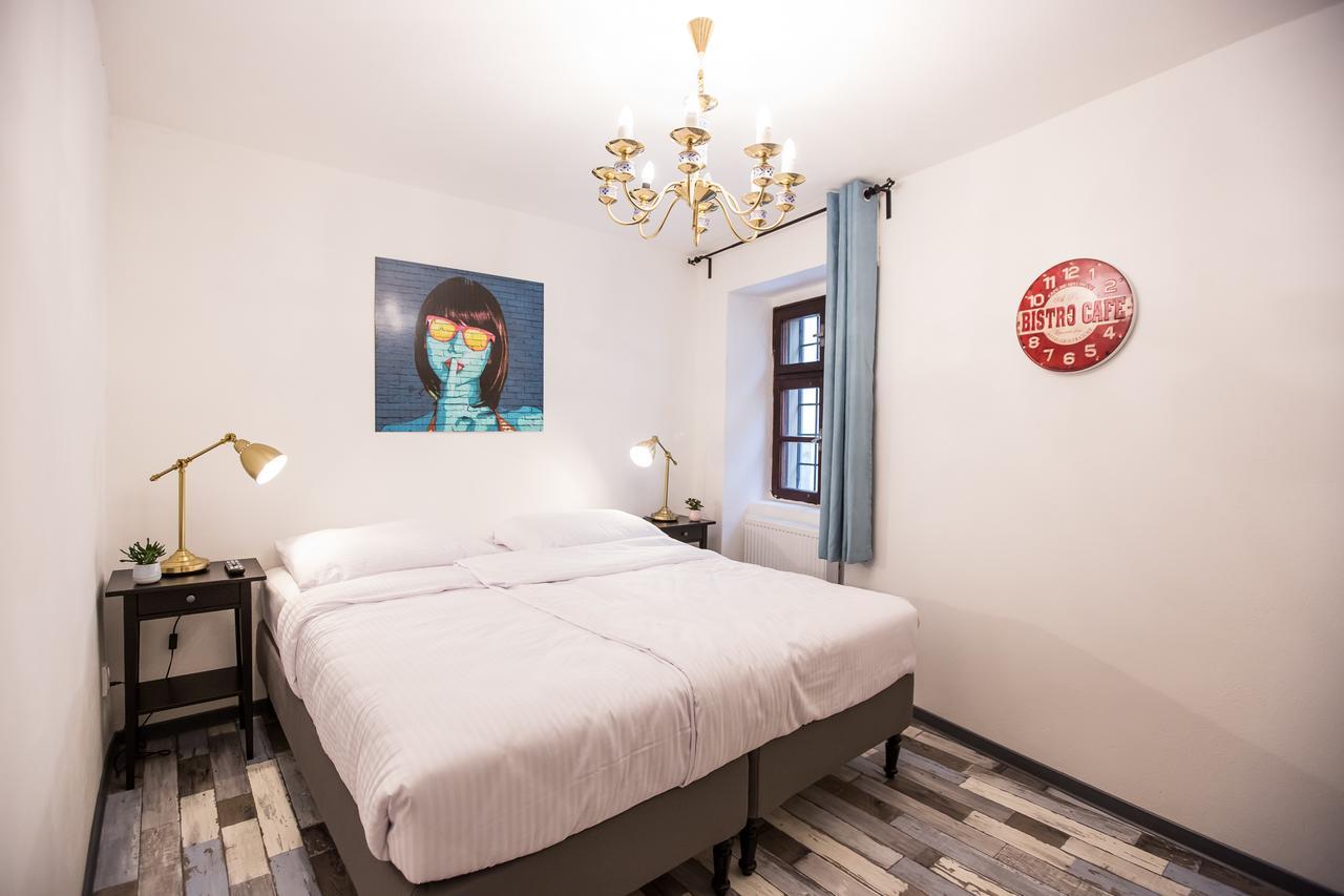 Zeitlos Boutique Hostel Bratislava Bagian luar foto