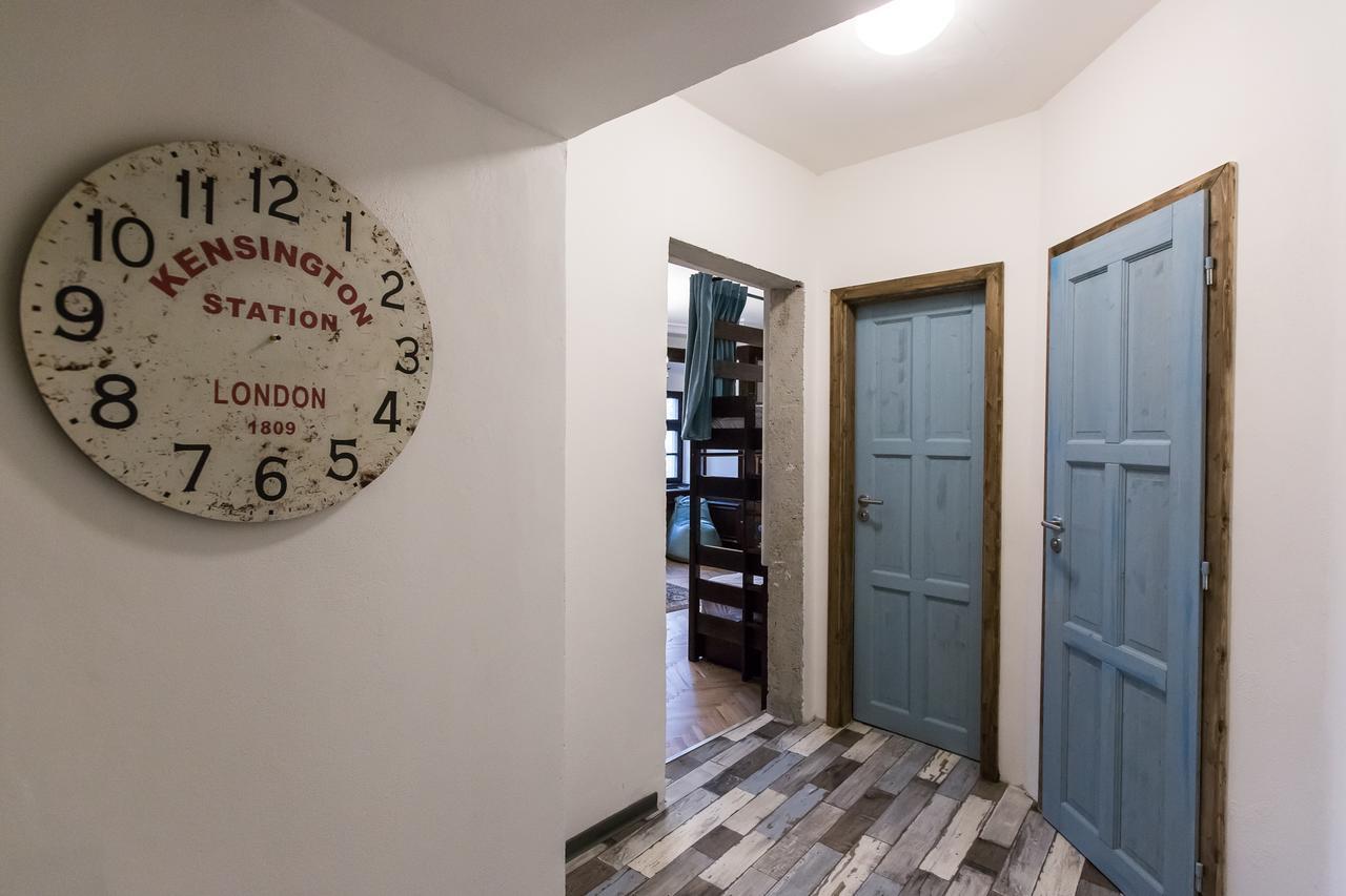 Zeitlos Boutique Hostel Bratislava Bagian luar foto