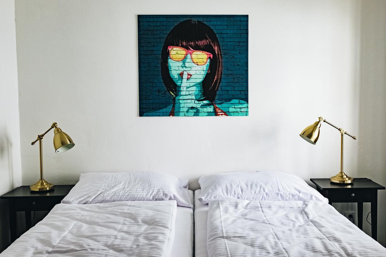 Zeitlos Boutique Hostel Bratislava Bagian luar foto