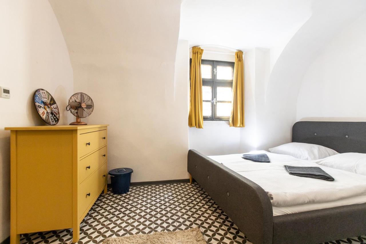 Zeitlos Boutique Hostel Bratislava Bagian luar foto