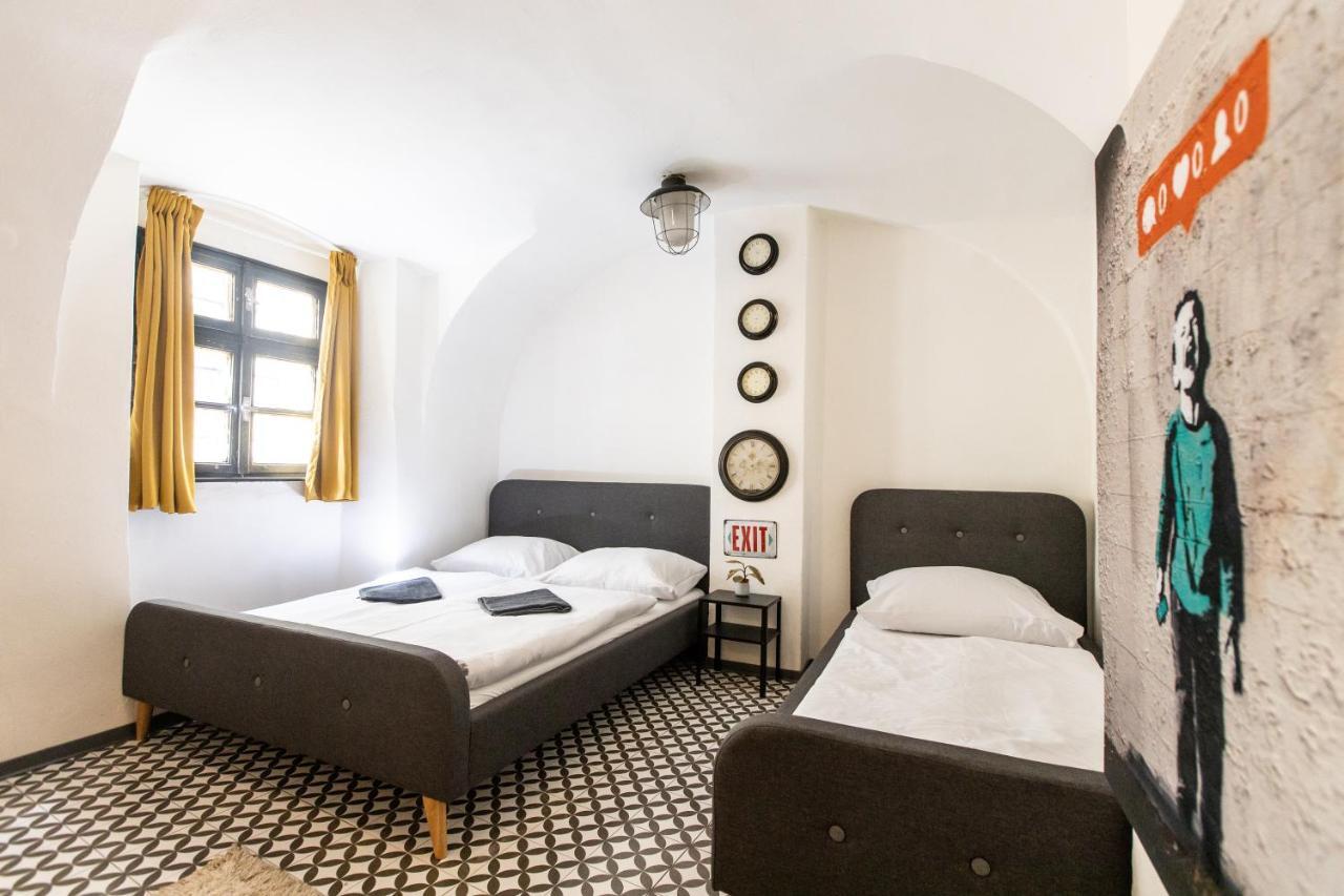 Zeitlos Boutique Hostel Bratislava Bagian luar foto